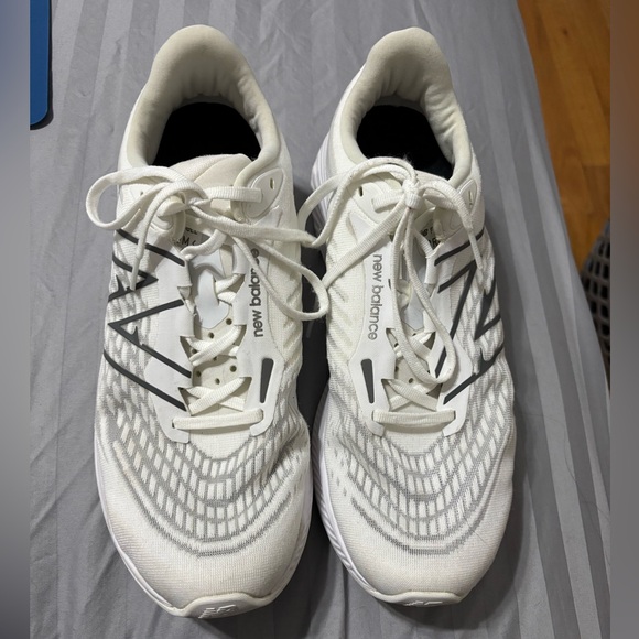 🌺Men's NEW BALANCE Fuelcell Prism V2 Running Shoes - Picture 3 of 10